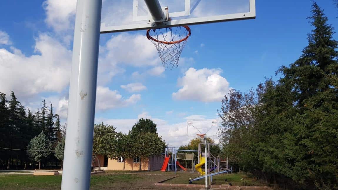 Okulumuza basketbol sahası kazandırma çalışmalarımız devam ediyor.